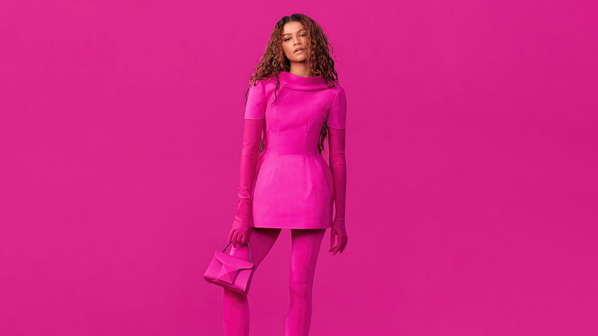 Рекламная кампания Valentino с трендовым цветом PP-Pink